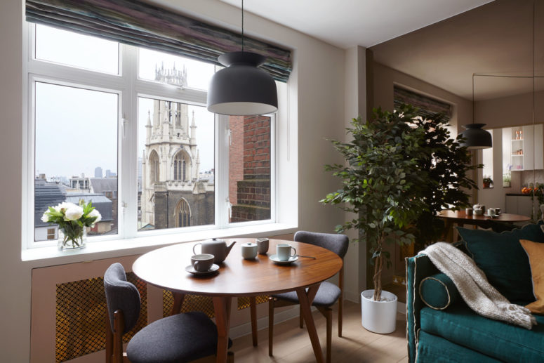 brass screens with pink frames are perfect to make radiators a part of apartment's decor (Black and Milk)
