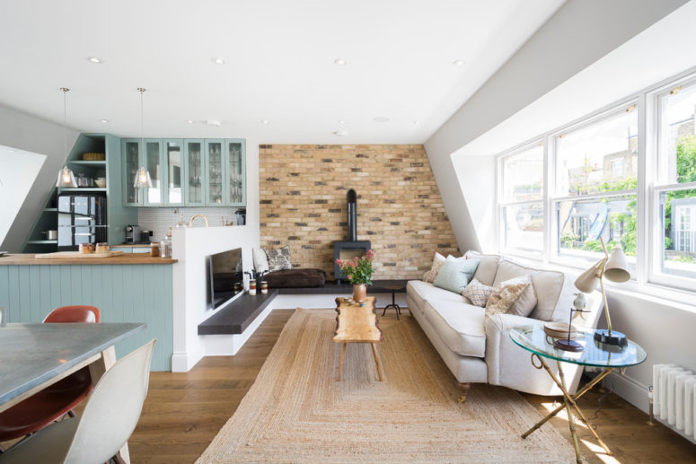 An accent wall is a great way to separate zones in an open layout space. (Domus Nova)