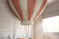 02 The centerpiece is the sleeping area with a gorgeous hot air balloon bed
