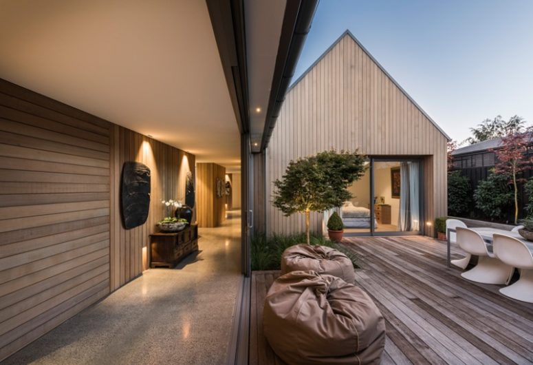 Indoor spaces can become outdoor ones if the owners open the glazings