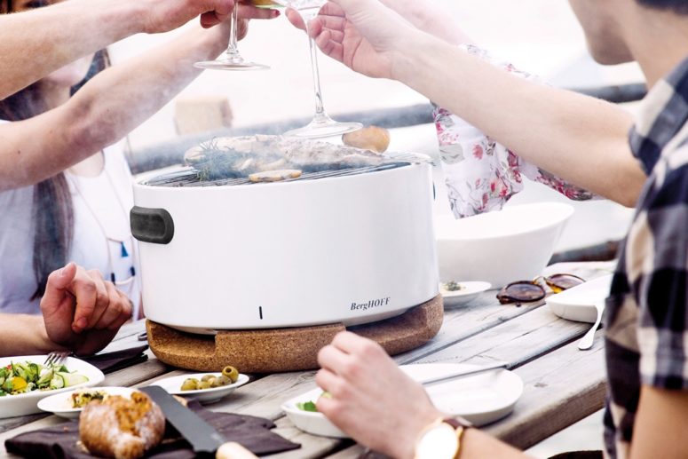 The device features a small grill top with a enclosed lid that can be removed and slotted underneath the barbecue when in use The device features a small grill top with a enclosed lid that can be removed and slotted underneath the barbecue when in use