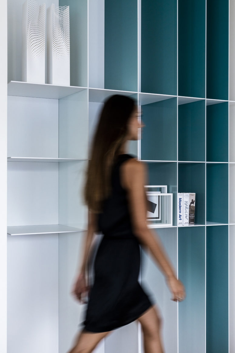 Cool gradient bookshelf in the shades of blue reminds of the sea