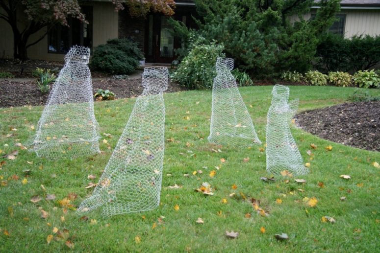 05 chicken wire ghosts will look scarily real in the dark 775x517