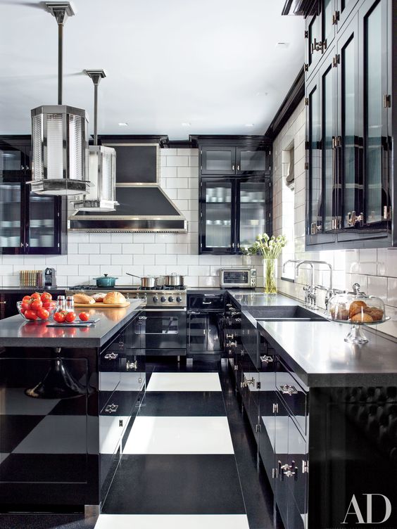 34 Timelessly Elegant Black And White Kitchens - DigsDigs