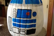 10 R2D2 painted pumpkin for Star Wars Halloween