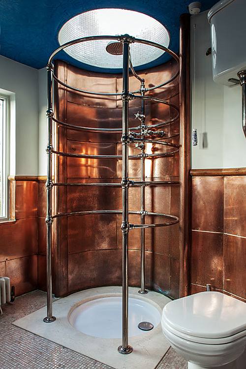 The bathroom is clad with copper sheets and the shower reminds of a spaceship cabin