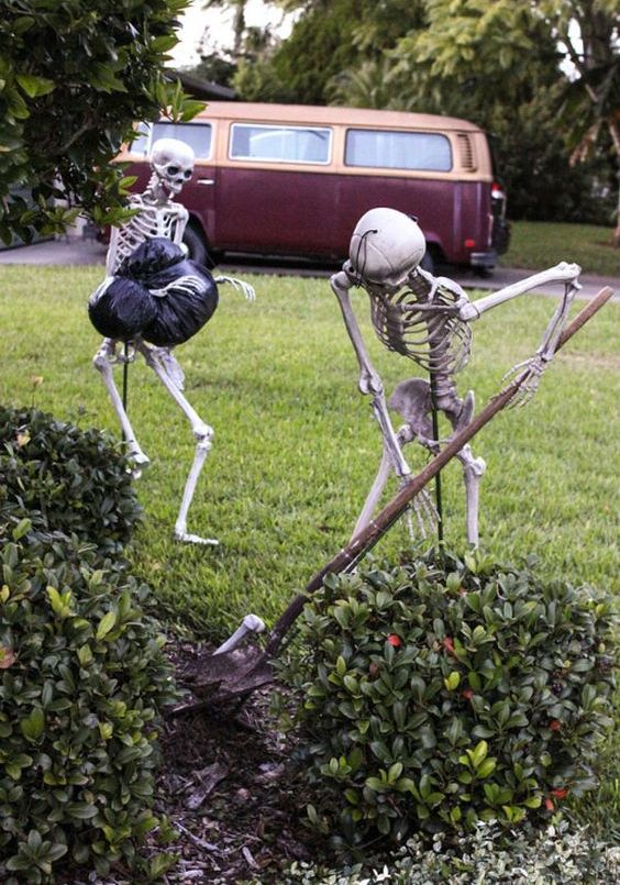 31 Creepy And Cool Halloween Yard Décor Ideas - DigsDigs