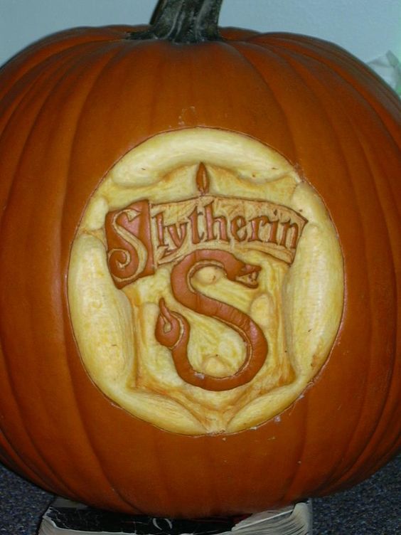 47 Awesome Movie Pumpkin Decor And Carving Ideas - DigsDigs