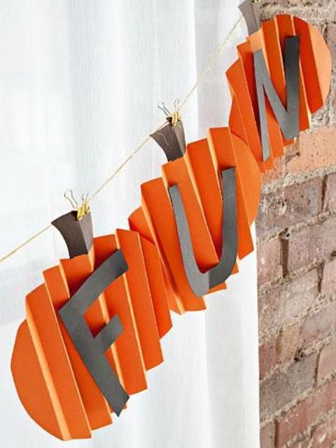 pumpkin garland with letters made of cardbord