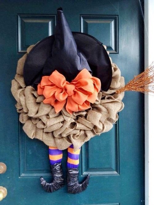 witch hat and legs burlap wreath is an easy DIY idea