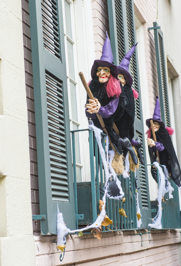 attach such witches on brooms to the rails of your balcony or terrace