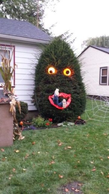 31 Creepy And Cool Halloween Yard Décor Ideas - DigsDigs