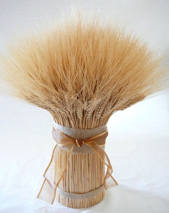 simple wheat centerpiece tied with burlap and ribbon