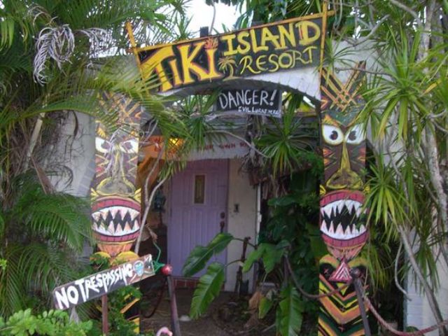 retro tiki party decor for your entrance