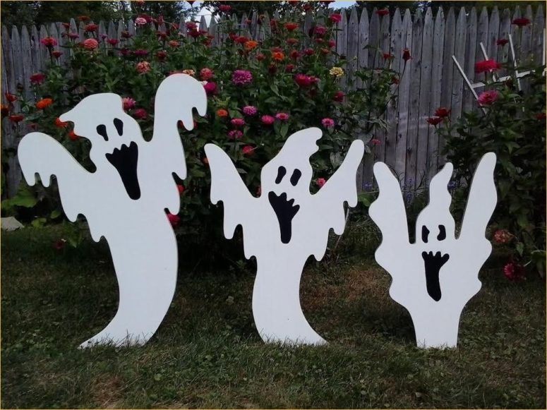 47 Creepy And Cool Halloween  Yard D cor Ideas DigsDigs