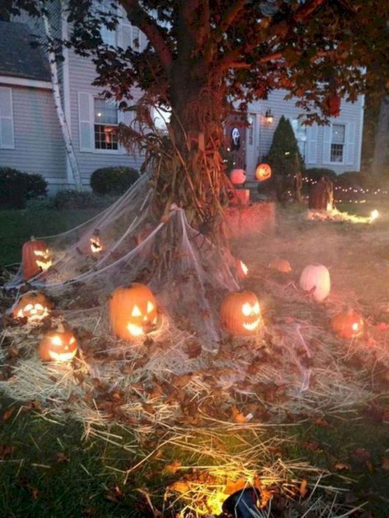 47 Creepy And Cool Halloween Yard Décor Ideas - Halloween YarD Decor IDeas 6 775x1033