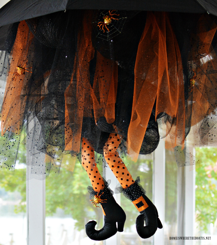 41 Witch-Themed Halloween Decorations To Create An Ambience - DigsDigs