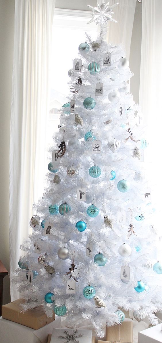 33 Chic White Christmas Tree Decor Ideas - DigsDigs