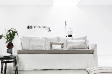 05 Some mid-century modern furniture and industrial lamps wrapped around the beams make it more eye-catching