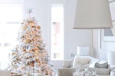 06 glam white tree with lights and gold ornaments