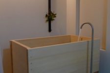 19 free-standing hinoki wood Japanese tub