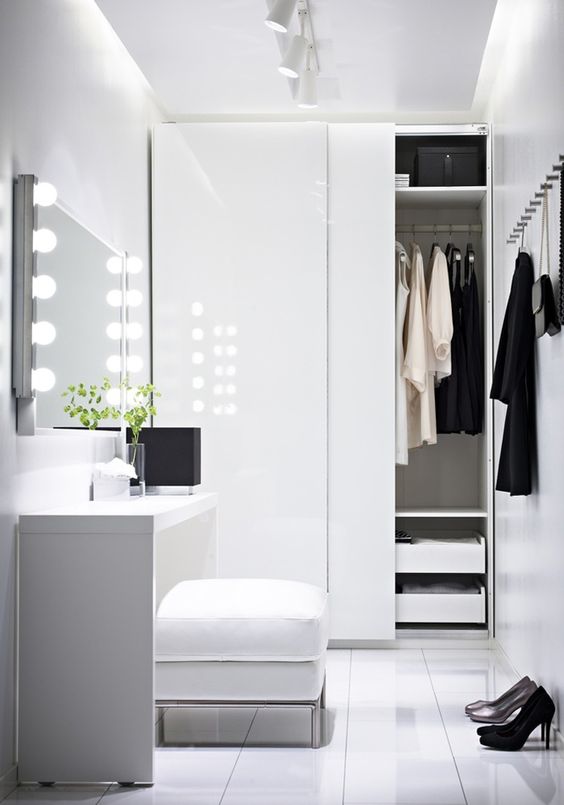 5 Small Walk In Closet Organization Tips And 40 Ideas