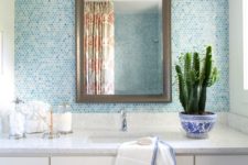 29 tiles in the shades of blue to give the bathroom a seaside touch