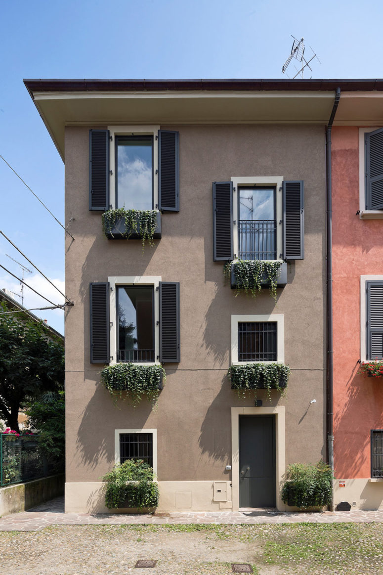 This vertical loft was built between 1920 and 1924 and redesigned and renovated recently