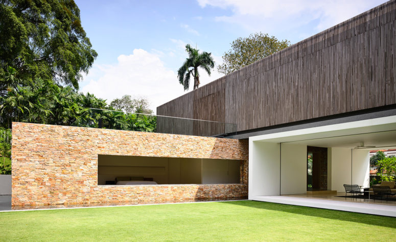 The house was designed in relation to the nature around it and taking into account the country's warm climate The house was designed in relation to the nature around it and taking into account the country's warm climate