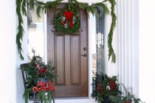 03 evergreen garland, wreaths and arrangements in baskets for simple decor