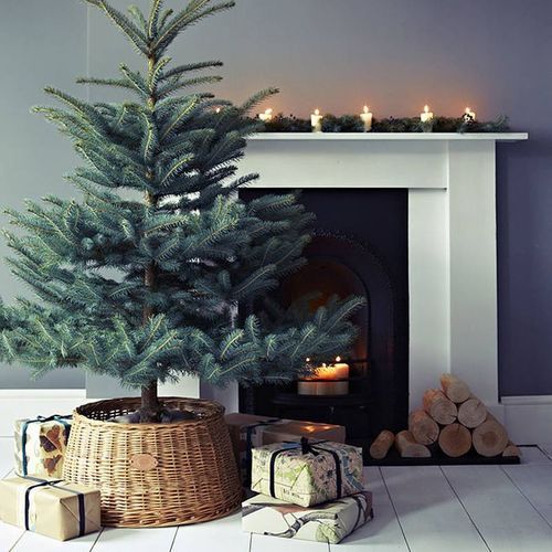 How To Cover A Christmas Tree Base: 38 Ideas - DigsDigs