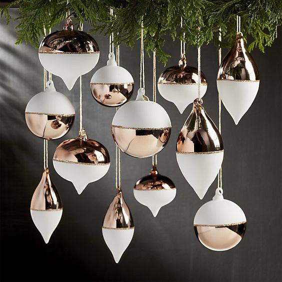 copper and white is a very elegant combo for decorating winter holiday spaces