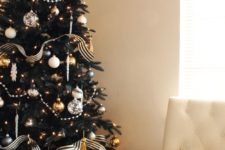 05 refined black Christmas tree with striped ribbon, silver and gold ornaments