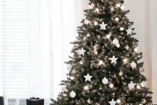 06 minimalist Christmas tree in a basket