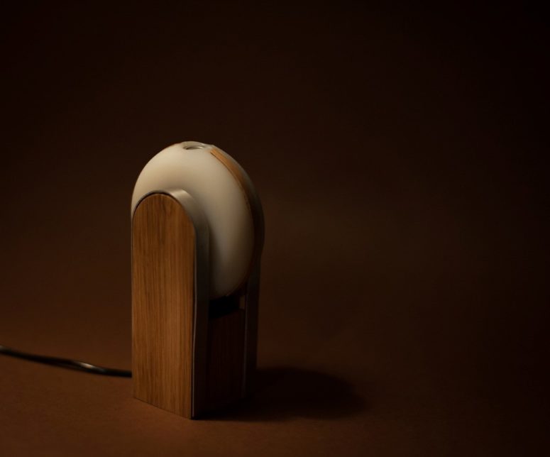 tiny lamp The small size is one of the biggest advantages of the piece, even the tiniest space will accomodate it