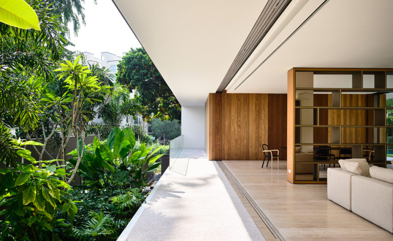 The architects' open plan approach helps link the interiors to the leafy gardens and surrounding nature The architects' open-plan approach helps link the interiors to the leafy gardens and surrounding nature