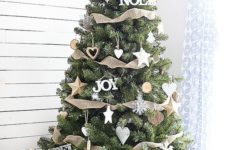 Simple yet classic Rustic Christmas Tree.  livelaughrowe.com