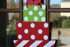 08 gift boxes door hanger with red ribbon