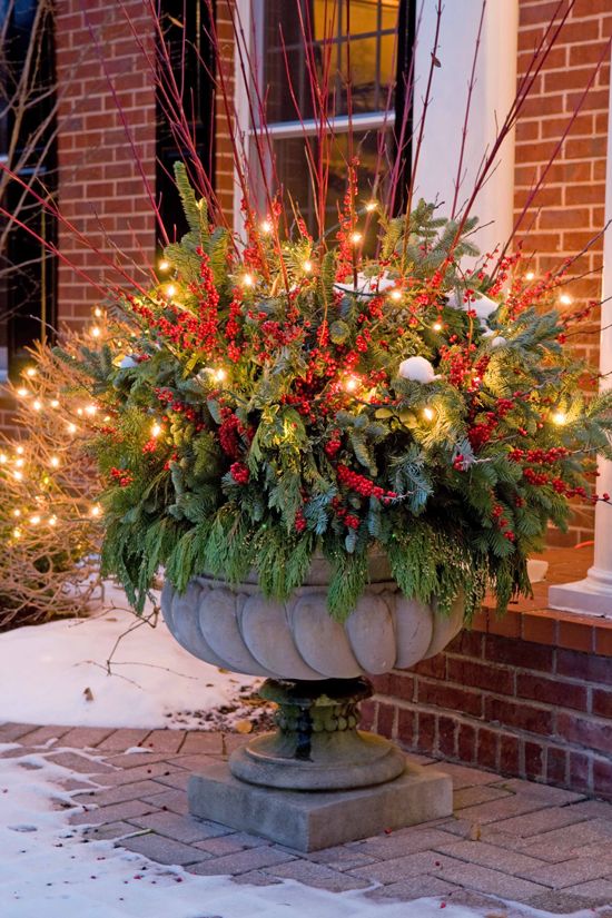 38 EyeCatchy Christmas Arrangements  DigsDigs