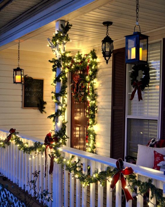 38 Christmas Front Porch Décor Ideas DigsDigs