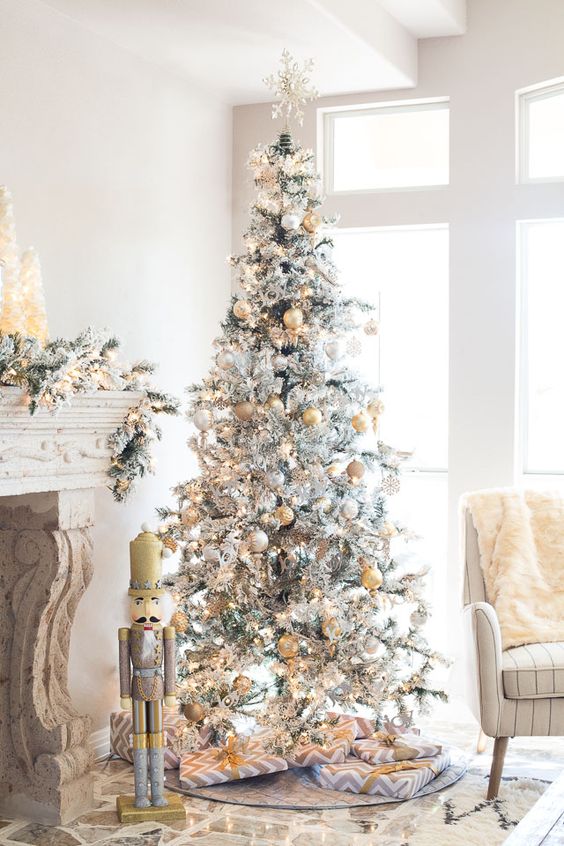 26 Best Flocked Christmas Tree Décor Ideas - DigsDigs