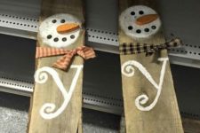 13 JOY wooden signs with snowmen can be hung symmetrically on each side of the door