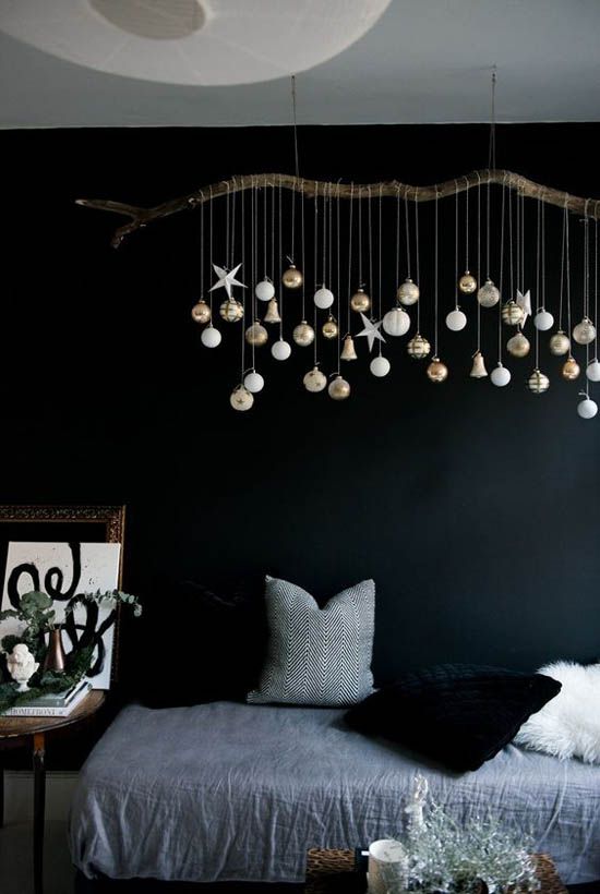 34 Moody And Dark Christmas Décor Ideas - DigsDigs