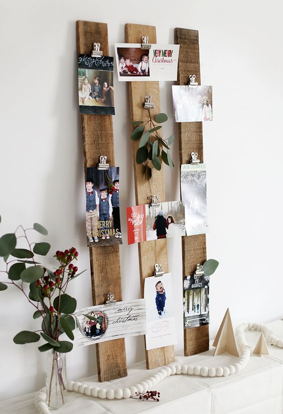 pallet boards with cards attached