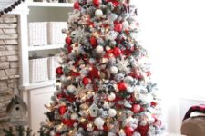 15 pretty red and wwhite Christmas tree decor with black touches