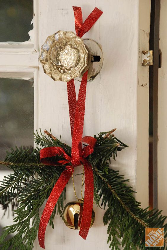 39 Christmas Door Décor Ideas That Aren’t Wreaths DigsDigs