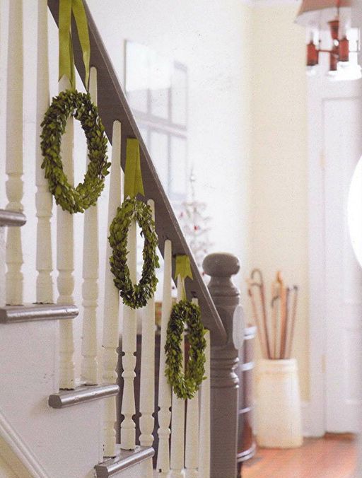 Crafty Morning - PENGUIN SNOW SLIDE...the snow will stick to the garland  then sew a string through each penguin to tie around the banister!  http://www.craftymorning.com/creative-christmas-decorations | Facebook