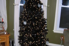 21 chic black tree with black ornaments and gold lights
