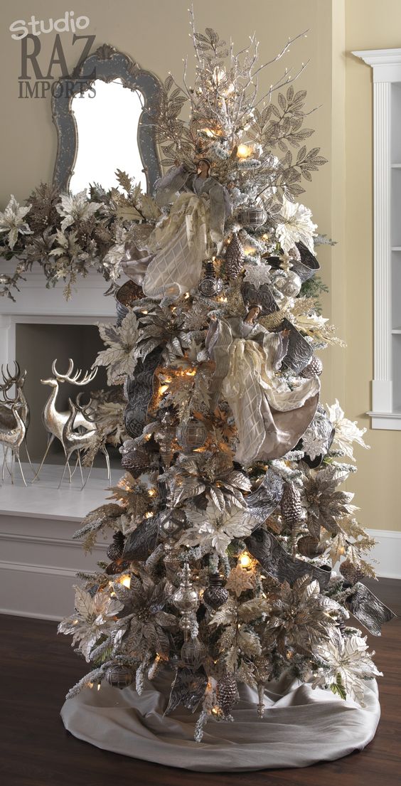 21 Silver Christmas Tree Décor Ideas - DigsDigs