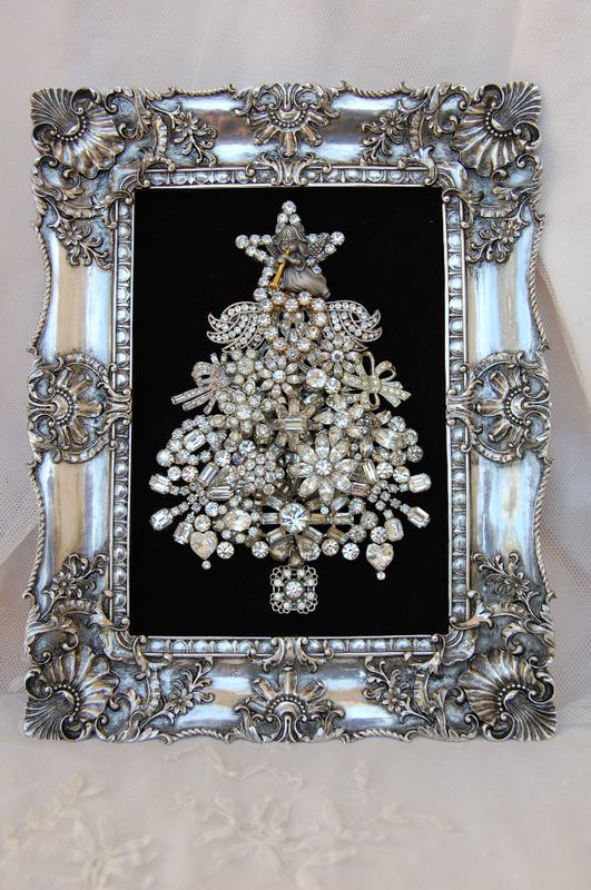 framed Christmas tree of vintage brooches will be a nice art for the holidays